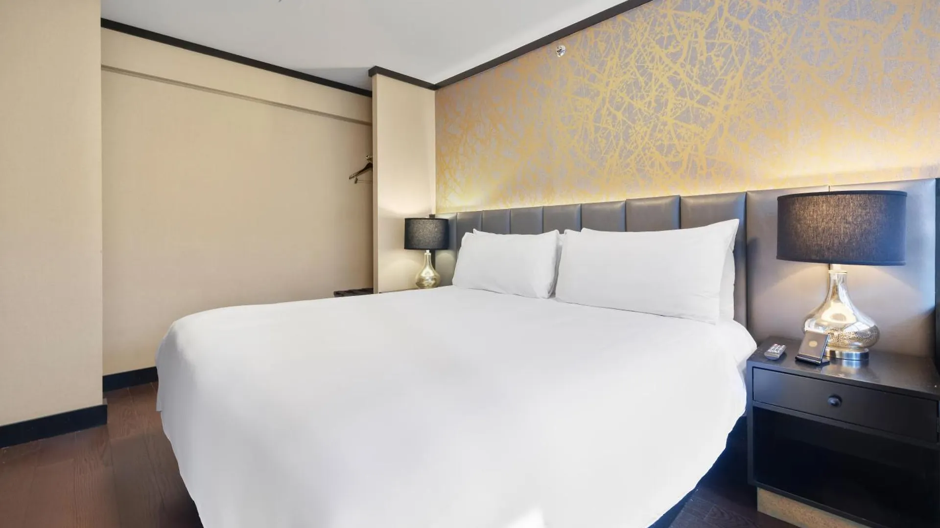 Hudson Yards Hotel New York 3*,