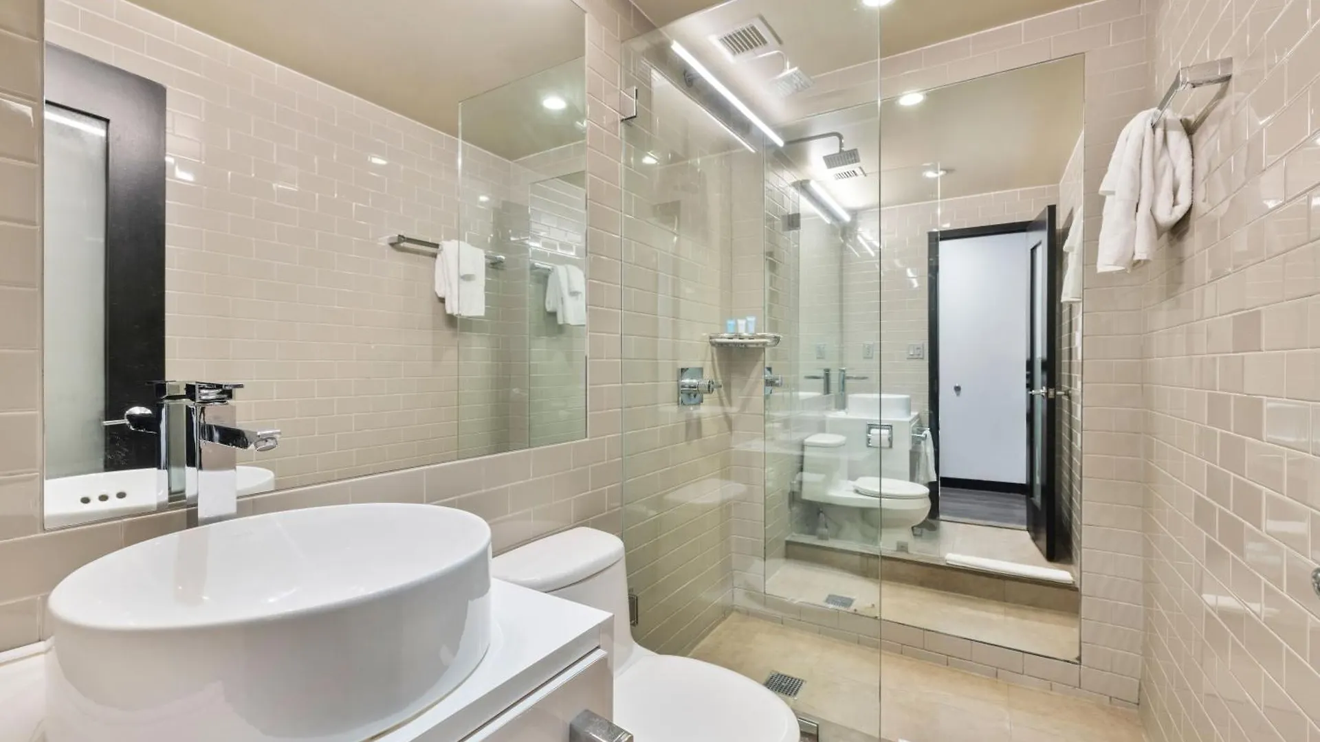 Hudson Yards Hotel New York 3*,